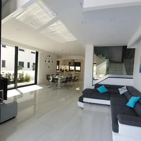 Tatil Evi Luxury Sea & Mountain View One With Private Pool & Jacuzzi Vinjerac