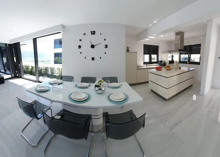 Luxury Sea & Mountain View One With Private Pool & Jacuzzi