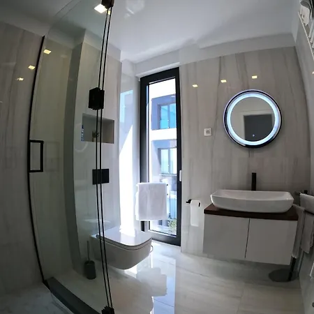 Luxury Sea & Mountain View One With Private Pool & Jacuzzi 维耶拉克