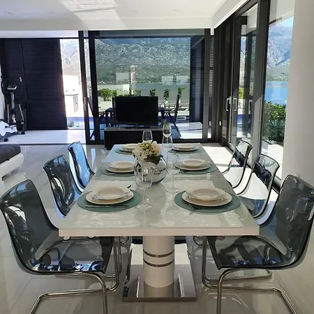 Luxury Sea & Mountain View One With Private Pool & Jacuzzi 펜션 빈예라크
